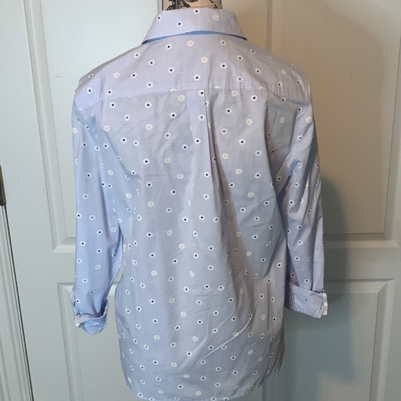 Talbots Women’s pinstriped and floral button-down shirt size Medium-peti… - Picture 3 of 6